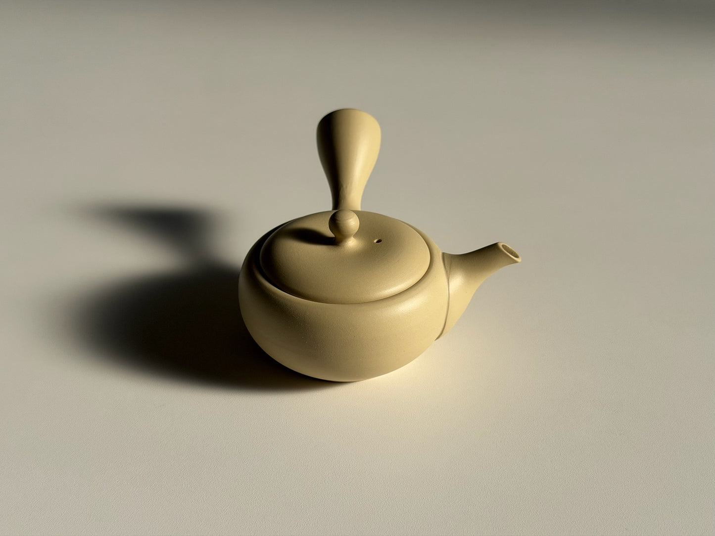 Standard Japanese teapot 125ml "kyūsu" by Takasuke kiln