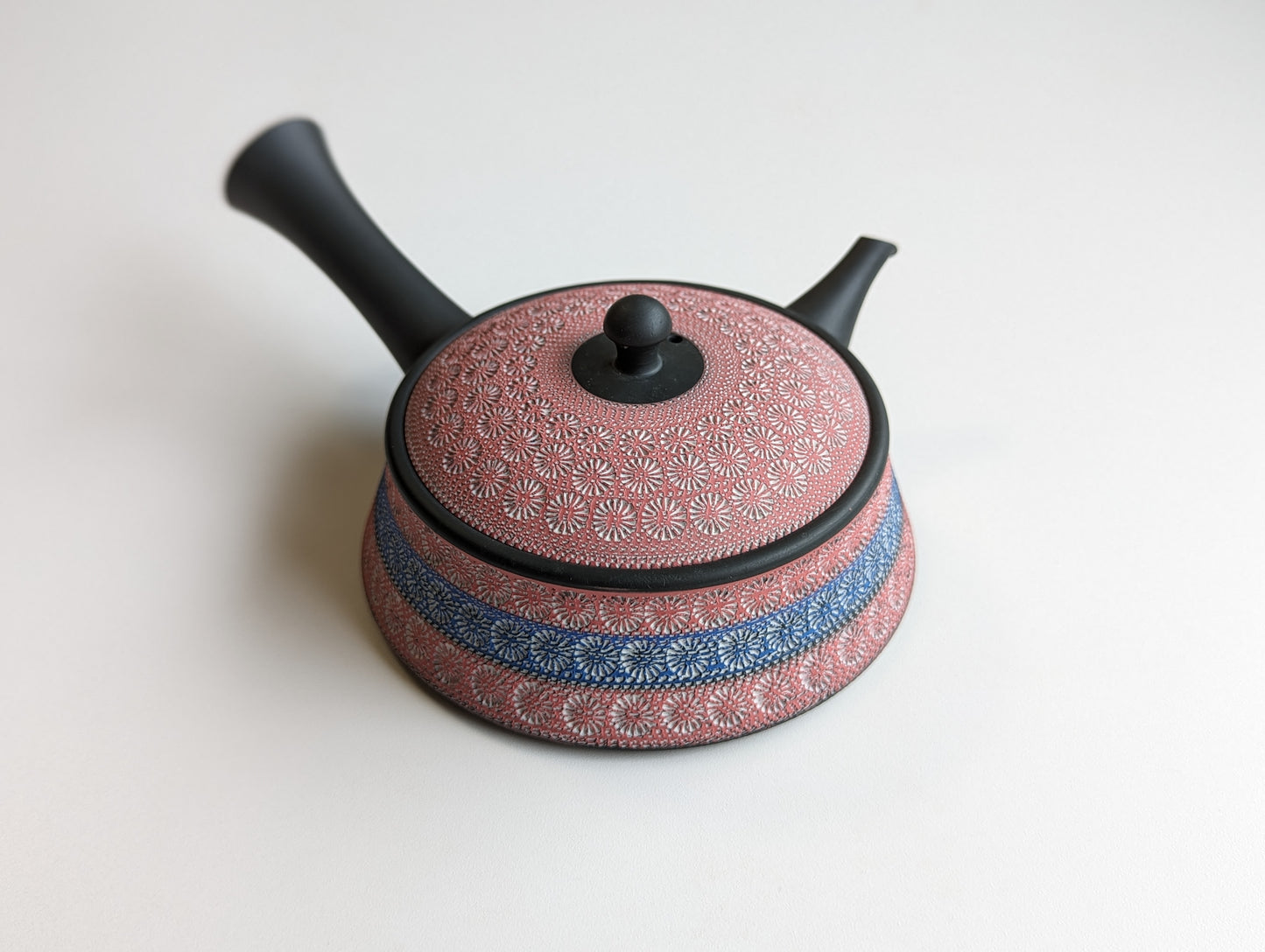 Flat teapot "Hiragata Kyūsu", flower stamp, by Teruyuki Isobe