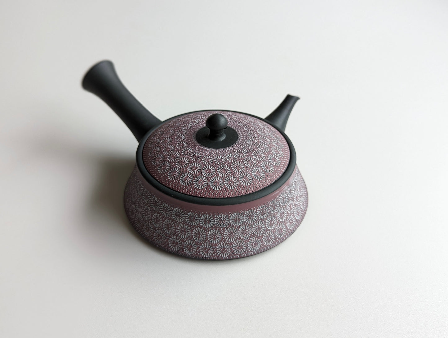 Flat teapot "Hiragata Kyūsu", flower stamp, by Teruyuki Isobe